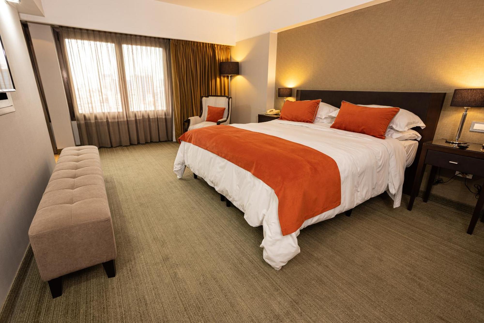 Libertador Hotel بوينس آيرس المظهر الخارجي الصورة A bedroom at the hotel