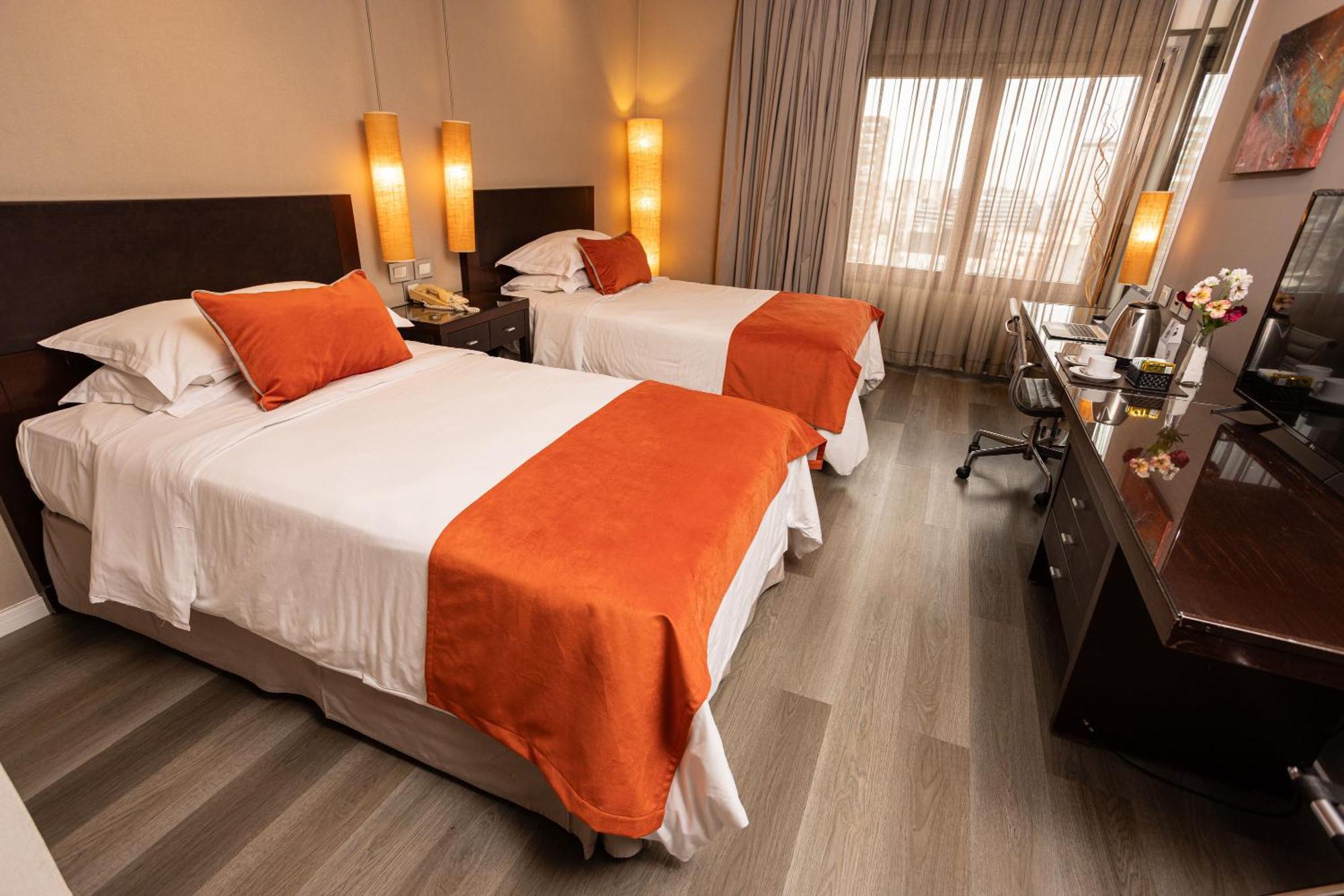 Libertador Hotel بوينس آيرس المظهر الخارجي الصورة A room at the hotel