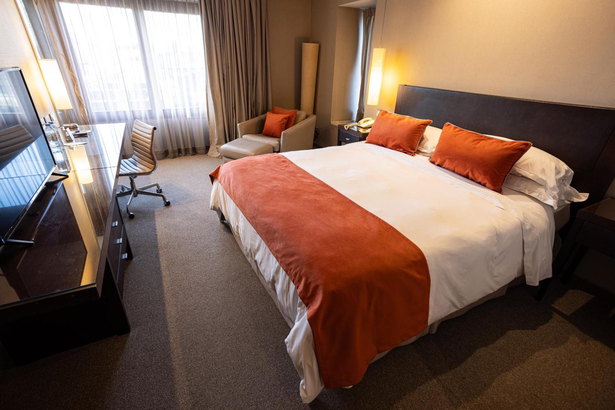 Libertador Hotel بوينس آيرس المظهر الخارجي الصورة A room at the hotel