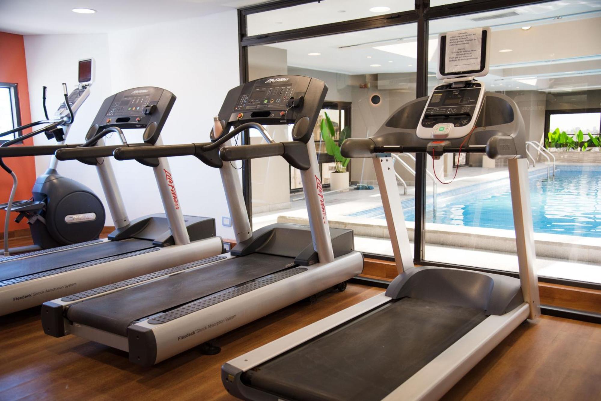 Libertador Hotel بوينس آيرس المظهر الخارجي الصورة Treadmills
