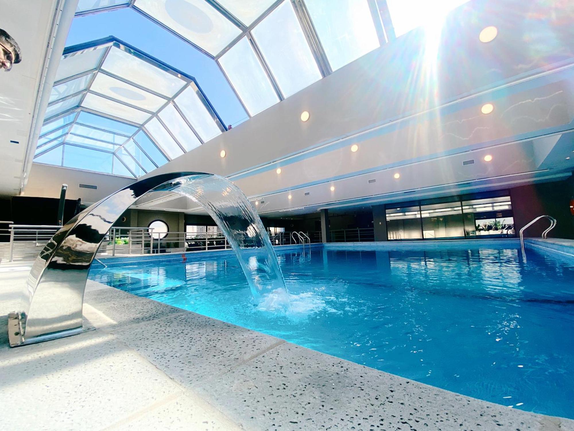 Libertador Hotel بوينس آيرس المظهر الخارجي الصورة The swimming pool at the hotel