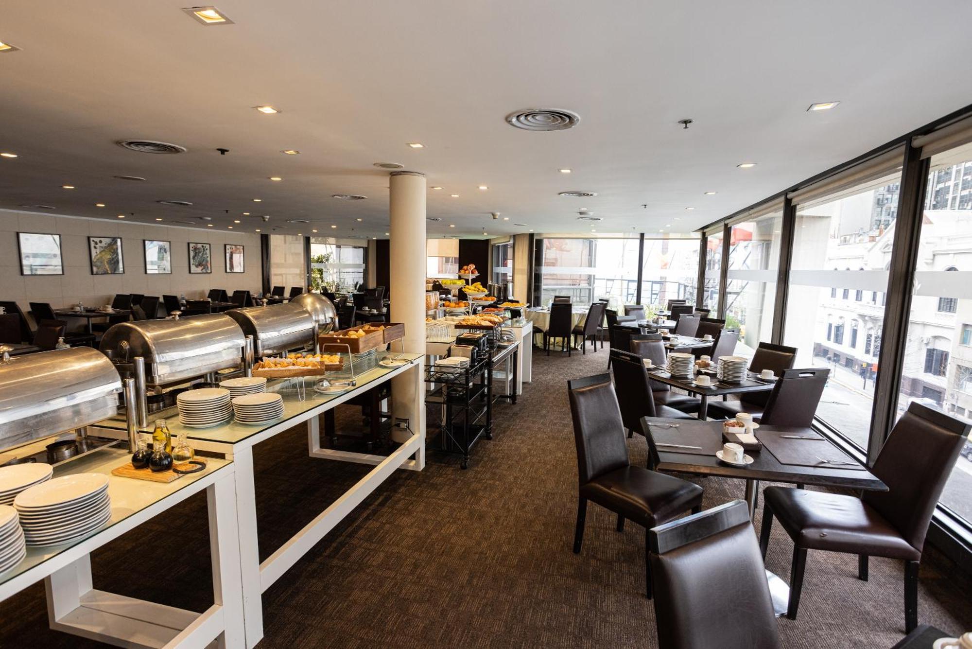 Libertador Hotel بوينس آيرس المظهر الخارجي الصورة The lounge at Tan Son Nhat International Airport