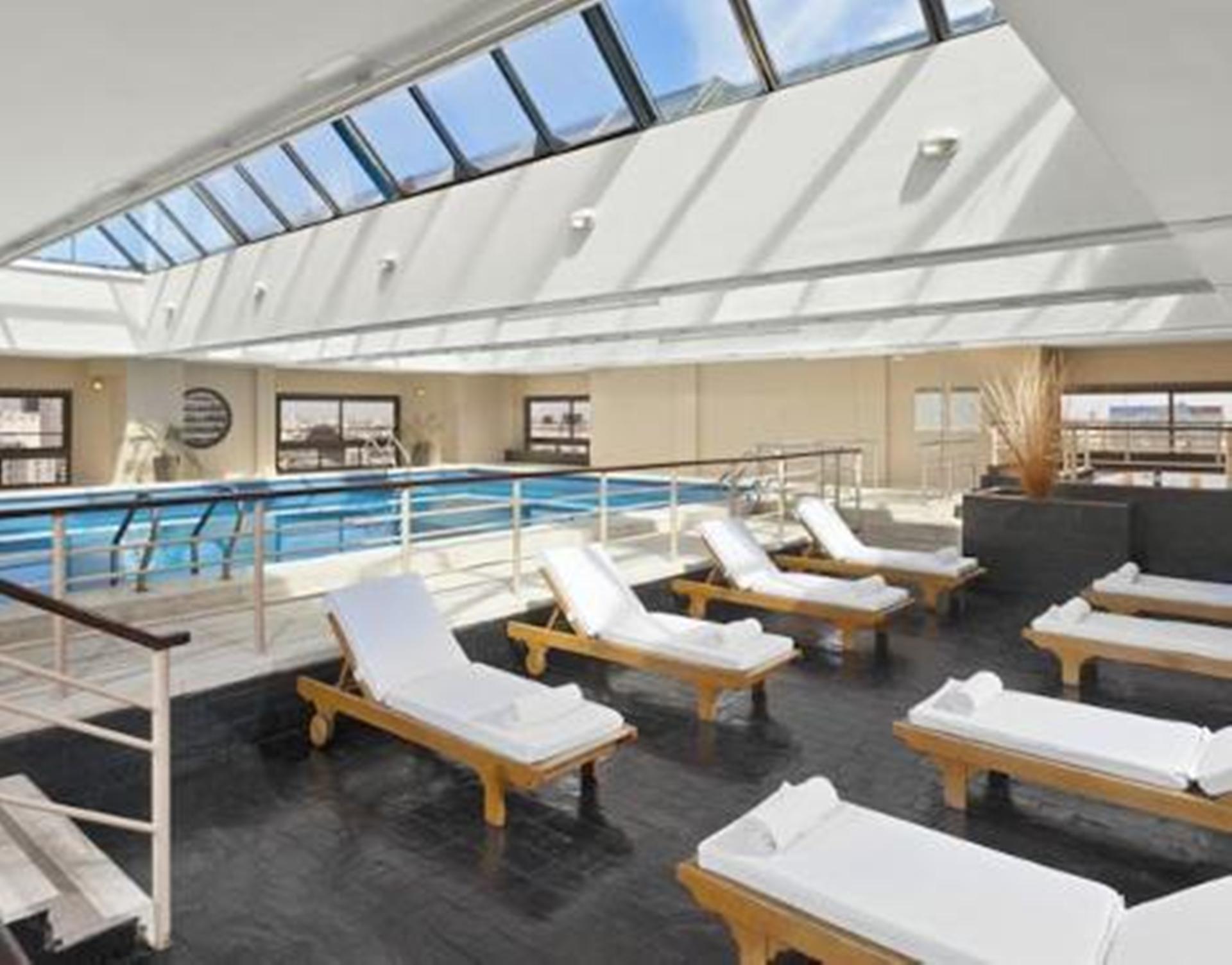 Libertador Hotel بوينس آيرس المظهر الخارجي الصورة The pool at the top of the hotel
