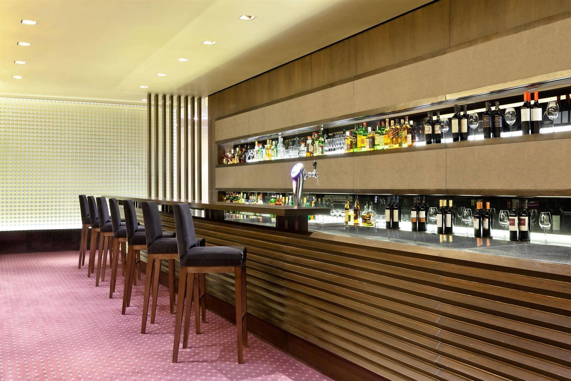 Libertador Hotel بوينس آيرس المظهر الخارجي الصورة The bar at the Royal Opera House, London