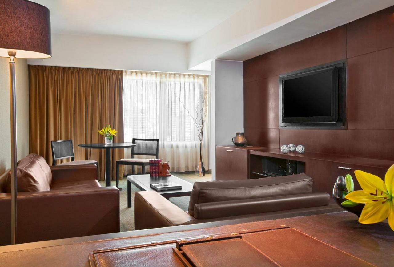 Libertador Hotel بوينس آيرس المظهر الخارجي الصورة A suite at the hotel